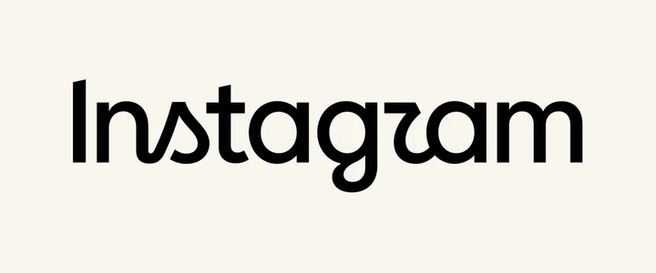 El wordmark de Instagram estrenado en agosto de 2026, en negro sobre fondo crema: letras de imprenta minúsculas, más gruesas, compactas y de trazo uniforme, con el arranque recto en la I y solo la s, la r y la g conservando curvas heredadas de la cursiva anterior
